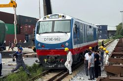 Tiếp nhận đầu máy công suất lớn, đường sắt tăng năng lực sức kéo