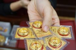 Vàng miếng tăng nhẹ, vàng nhẫn giảm tới 1,3 triệu đồng/lượng
