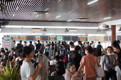 Hà Nội: Dòng người hối hả về quê nghỉ lễ 2/9