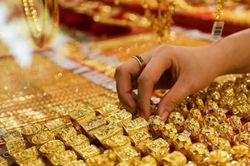 Chịu áp lực, giá vàng giảm mạnh