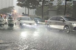 Hà Nội cảnh báo mưa dông