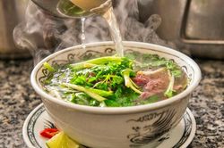Hà Nội mùa thu và mùi vị ký ức của phở