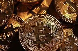 Bitcoin mất hơn 4.000 USD trong tuần, thị trường tiền số chìm trong sắc đỏ