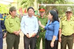 Phó Bí thư thường trực tỉnh ủy Đắk Lắk thăm, động viên các lực lượng tham gia chữa cháy rừng