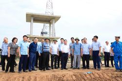 Sông Cầu dâng gần 3m trong 48 giờ, Hà Nội yêu cầu chủ động chống thiên tai