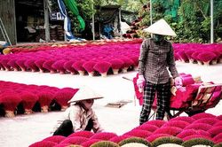 Sắc màu làng nghề Quảng Phú Cầu