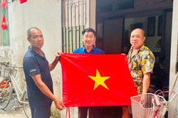 Ngõ phố rực rỡ cờ hoa đón Quốc khánh
