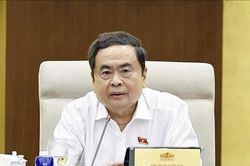 Chủ tịch Quốc hội Trần Thanh Mẫn ký chứng thực 9 nghị quyết của Quốc hội khóa XVI
