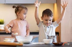 3 thói quen trên bàn ăn có thể tiết lộ trẻ có EQ thấp