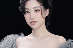 Đỗ Mỹ Linh năm 20 tuổi
