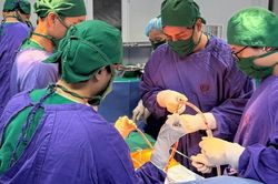 Ca thay khớp háng đặc biệt trên bệnh nhân 100 tuổi tại Quảng Ninh