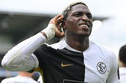 Cú sốc không tưởng ngày khai màn Bundesliga