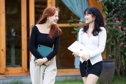 Đừng mải nhìn 'trang sức' của người khác mà quên mình có kim cương