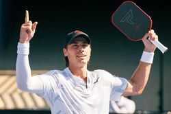 Tay vợt pickleball hàng đầu bật khóc 4 lần vì một cuốn sách