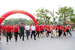 TP. Hải Phòng hưởng ứng chương trình đi bộ 'Cùng Việt Nam tiến bước' năm 2026