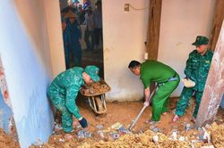 Sơn La: Gần 350m³ đất đá sạt xuống, nhà dân ở Mường Lạn hư hỏng nặng