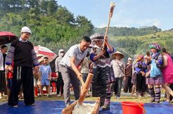 Về Mù Cang Chải vui hội giã bánh giày độc đáo của người Mông