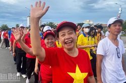 Huế 'Vì Việt Nam tiến bước'