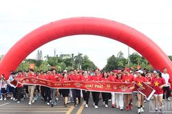 Quảng Ngãi: Hơn 30.000 người hào hứng hòa mình 'Cùng Việt Nam tiến bước' năm 2026