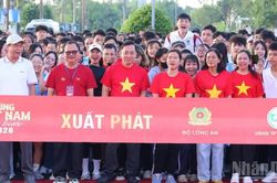 [Video] Cần Thơ hưởng ứng Chương trình đi bộ 'Cùng Việt Nam tiến bước'