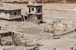 Lũ quét tại Nepal: Thời tiết xấu cản trở nỗ lực cứu hộ 100 công nhân mắc kẹt