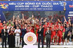 [Ảnh] Khoảnh khắc đăng quang của C&ocirc;ng an H&agrave; Nội tại Si&ecirc;u c&uacute;p quốc gia