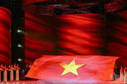 [Ảnh] &Aacute;nh sao độc lập-Kh&aacute;t vọng Việt Nam h&ugrave;ng cường