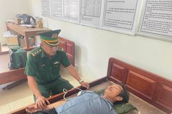 Bộ đội Biên phòng tỉnh Đắk Lắk huy động tàu cá cứu 4 ngư dân gặp nạn