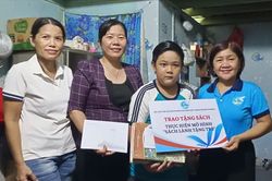 Tiếp sức học sinh nghèo vào năm học mới