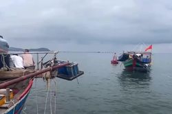 Nghệ An: 2 tàu cá bị chìm, 4 thuyền viên được ứng cứu kịp thời