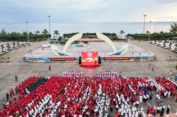 Hơn 13.200 người ở Quảng Trị đi bộ 'Cùng Việt Nam tiến bước'