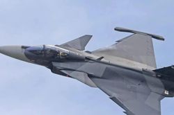 Ti&ecirc;m k&iacute;ch 2 chỗ ngồi Gripen F lần đầu cất c&aacute;nh