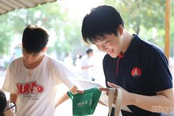 Vì sao Hà Nội, TP HCM vẫn phải thi lớp 10?