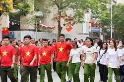 Hải Phòng: Hàng nghìn người tham gia đi bộ 'Cùng Việt Nam tiến bước'