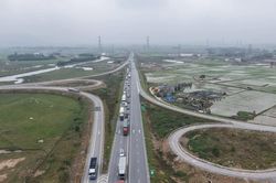 Phương tiện di chuyển trên cao tốc Bắc - Nam tăng gần 60%