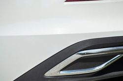 Tại sao nhiều ô tô hiện đại lại dùng ống xả giả?