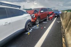 Hai vụ tai nạn trên cao tốc do không giữ khoảng cách, 11 phương tiện hư hỏng