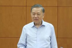 Bộ Chính trị: Chuyển trọng tâm từ quản lý thông tin sang dẫn dắt nhận thức