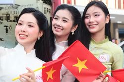 Ga Hà Nội sáng bừng với nhan sắc 53 cô gái Hoa hậu Việt Nam