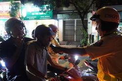 TPHCM: Xử lý nhiều trường hợp vi phạm nồng độ cồn trong đêm đầu của kỳ nghỉ lễ