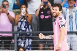 Messi lập poker, cùng Inter Miami thắng giải tỏa với tỷ số khó tin