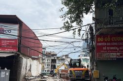 Dãy nhà xen kẹt ở Vành đai 1: Người dân bàn giao mặt bằng, bắt đầu phá dỡ