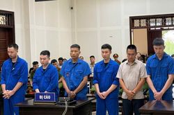 6 bị cáo lĩnh 79 năm tù vì chiếm đoạt, tiêu thụ 'bạc dạng keo'