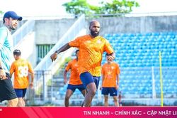 Hồng Lĩnh Hà Tĩnh tập luyện xuyên lễ, sẵn sàng cho trận mở màn mùa giải mới