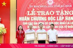 Trao Huân chương Độc lập hạng Ba cho 2 gia đình có con độc nhất là liệt sĩ