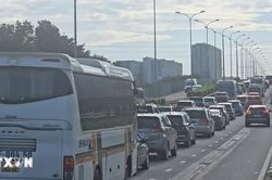Cao tốc TP Hồ Chí Minh-Long Thành ùn ứ gần 10km trong ngày nghỉ lễ thứ hai