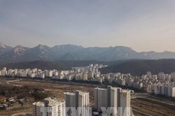 Chi phí nhà ở và đi lại tăng, gây áp lực lên giới trẻ Hàn Quốc