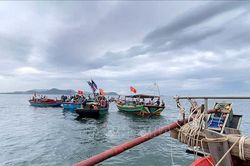 Nghệ An kịp thời cứu nạn 4 ngư dân bị chìm tàu trong đêm