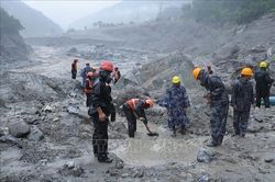 Nepal triển khai ch&ocirc;n cất nạn nh&acirc;n thiệt mạng do lũ qu&eacute;t