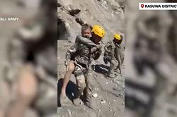 6 giờ sinh tử trong đường hầm ngập lũ bùn, nhóm công nhân Nepal may mắn sống sót